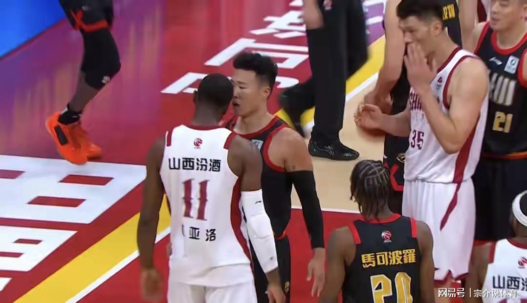 B体育-驱逐主教练，半场7次技术犯规，CBA超级外援又惹麻烦